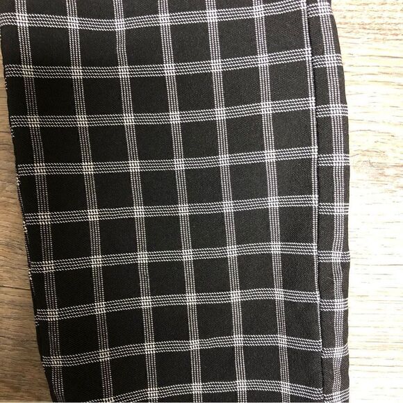 Hollister Black & Cream plaid pattern ultra high-rise pants size S - Picture 4 of 10